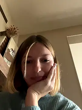 Snapshot of vilaineblonde chatting on 10.28.25 vilaineblonde online show from 10.28.25