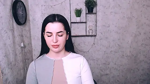 Snapshot of DivaKaily_ chatting on 12.08.24 DivaKaily  online show from 12.08.24