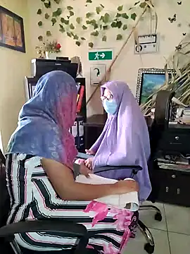 Snapshot of NAJWA-ARAB chatting on 12.13.24 NAJWA-ARAB online show from 12.13.24