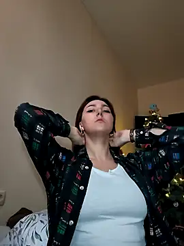 Snapshot of MiaStika chatting on 12.29.24 MiaStika online show from 12.29.24