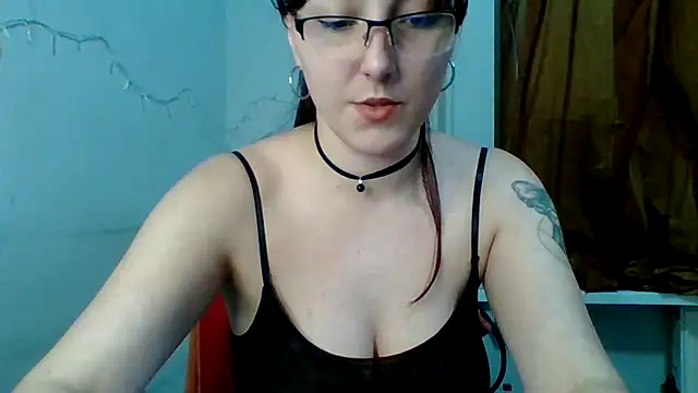 Snapshot of MiaStika chatting on 02.24.25 MiaStika online show from 02.24.25