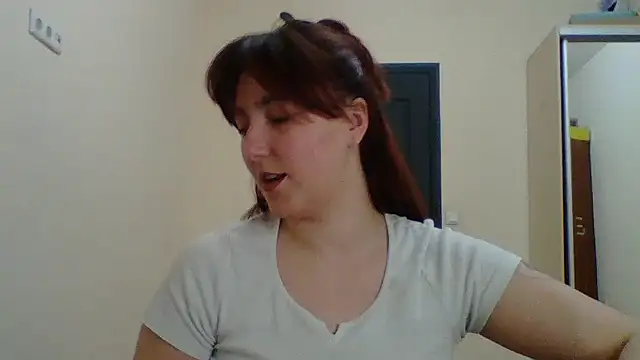 Snapshot of MiaStika chatting on 03.20.25 MiaStika online show from 03.20.25