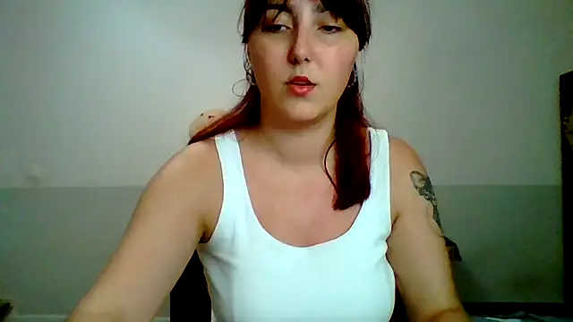 Snapshot of MiaStika chatting on 09.08.25 MiaStika online show from 09.08.25