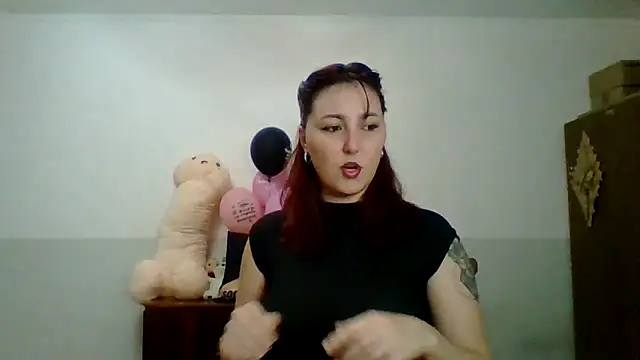 Snapshot of MiaStika chatting on 09.09.25 MiaStika online show from 09.09.25