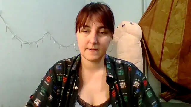 Snapshot of MiaStika chatting on 09.28.25 MiaStika online show from 09.28.25