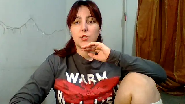 Snapshot of MiaStika chatting on 10.04.25 MiaStika online show from 10.04.25