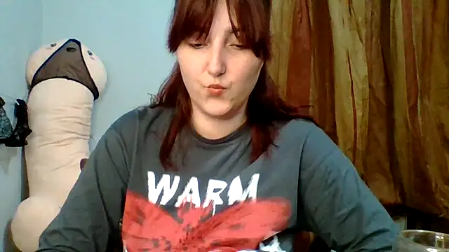 Snapshot of MiaStika chatting on 10.14.25 MiaStika online show from 10.14.25