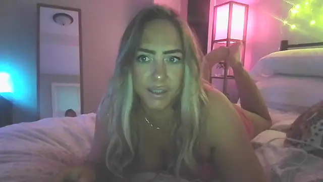 Snapshot of sunshinekisses chatting on 03.20.25 sunshinekisses online show from 03.20.25