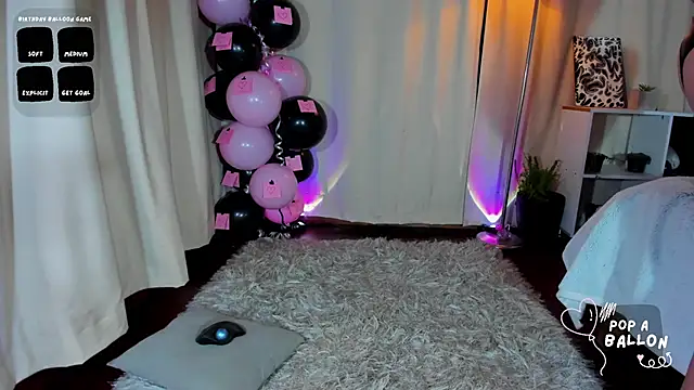 Snapshot of Manu_Velez chatting on 10.10.25 Manu Velez online show from 10.10.25