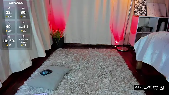 Snapshot of Manu_Velez chatting on 10.28.25 Manu Velez online show from 10.28.25