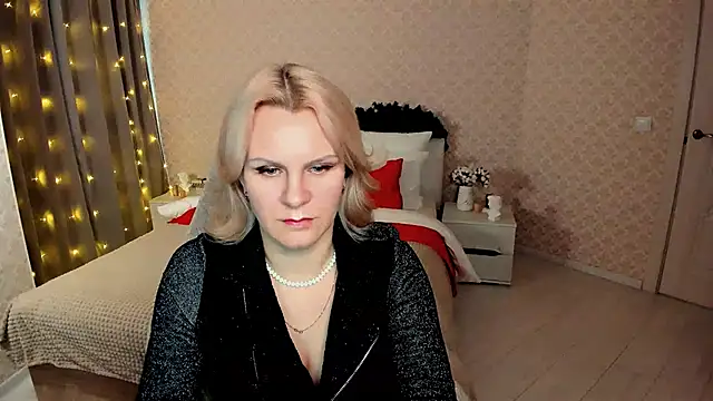 Louisa Bay online show from 01.15.25