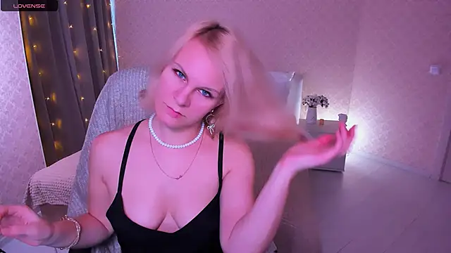 Louisa Bay online show from 01.24.25