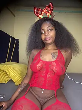 Snapshot of Sasha-smiles chatting on 12.23.25 Sasha-smiles online show from 12.23.25