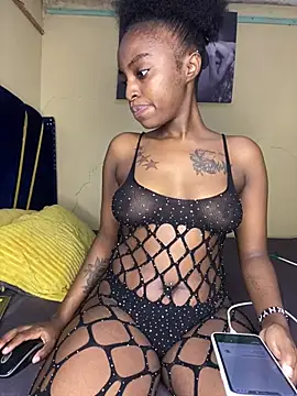 Snapshot of Sasha-smiles chatting on 03.06.26 Sasha-smiles online show from 03.06.26