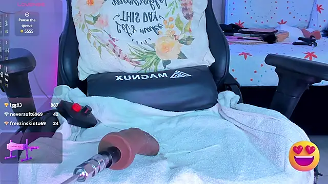 Snapshot of LizSheibaum chatting on 02.07.25 LizSheibaum online show from 02.07.25