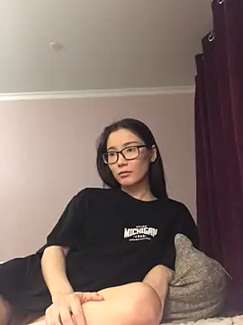 Snapshot of Milka23 chatting on 12.29.24 Milka23 online show from 12.29.24