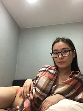 Snapshot of Milka23 chatting on 02.08.25 Milka23 online show from 02.08.25