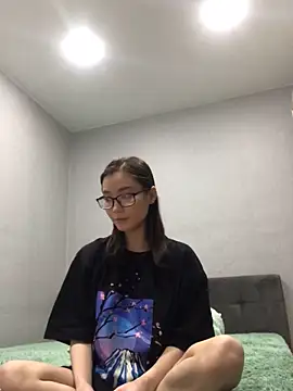 Snapshot of Milka23 chatting on 02.14.25 Milka23 online show from 02.14.25