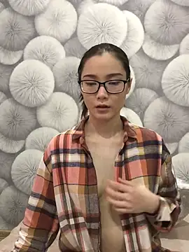 Snapshot of Milka23 chatting on 02.23.25 Milka23 online show from 02.23.25