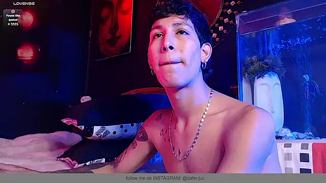 Snapshot of Godly_huan chatting on 12.02.25 Godly huan online show from 12.02.25