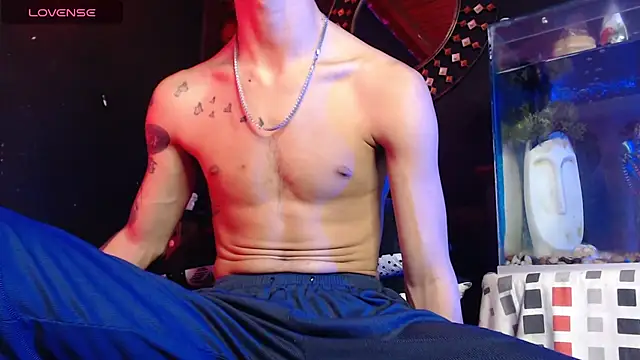 Snapshot of Godly_huan chatting on 12.14.25 Godly huan online show from 12.14.25