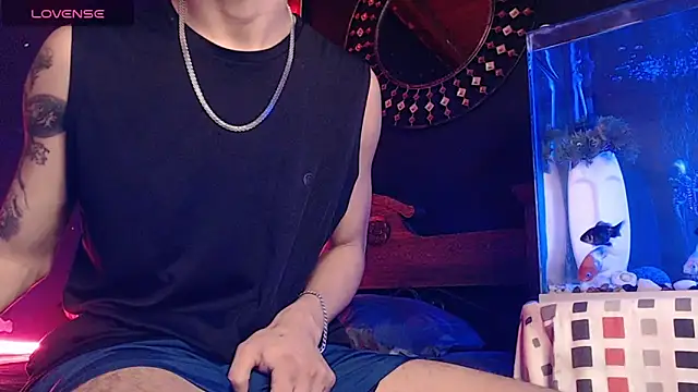 Snapshot of Godly_huan chatting on 12.18.25 Godly huan online show from 12.18.25