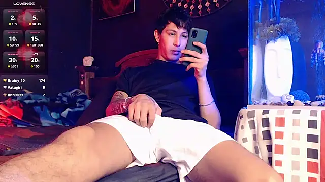 Snapshot of Godly_huan chatting on 12.19.25 Godly huan online show from 12.19.25