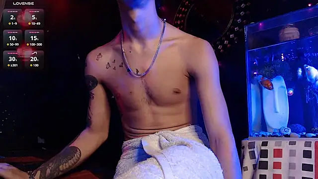 Snapshot of Godly_huan chatting on 12.21.25 Godly huan online show from 12.21.25