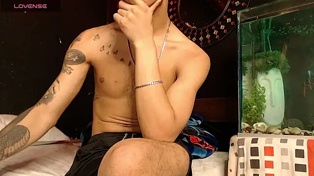 Snapshot of Godly_huan chatting on 01.09.26 Godly huan online show from 01.09.26