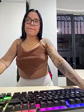 DAPHNEEE-ROSSEEE online show from 12.18.25