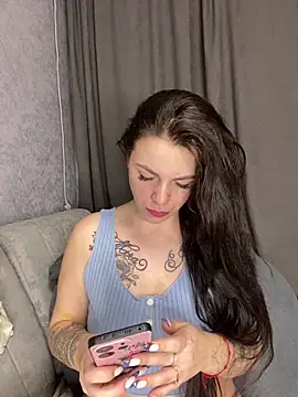 Lola Hale online show from 02.07.26