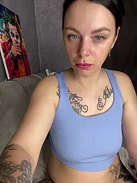 Snapshot of Lola_Hale chatting on 06.12.26 Lola Hale online show from 06.12.26