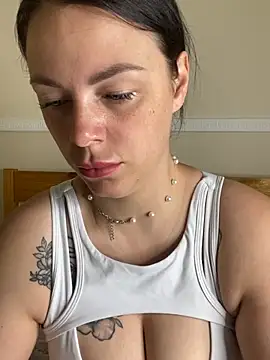 Lola Hale online show from 06.21.26