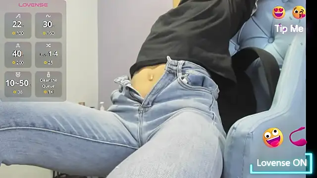 Snapshot of _candy_jade_ chatting on 12.14.25 candy jade online show from 12.14.25