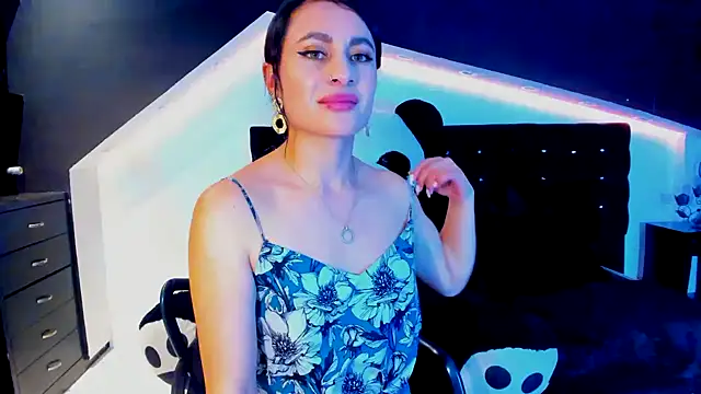 Snapshot of Coral_Gibson chatting on 02.03.25 Coral Gibson online show from 02.03.25