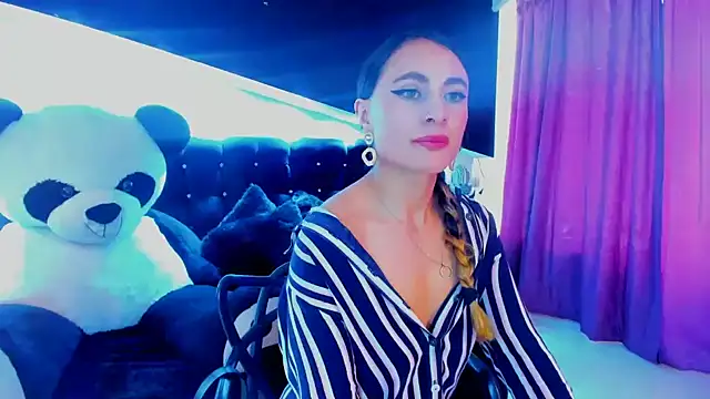 Snapshot of Coral_Gibson chatting on 02.08.25 Coral Gibson online show from 02.08.25