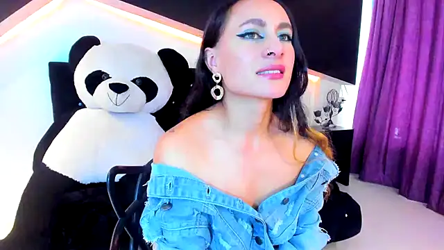 Snapshot of Coral_Gibson chatting on 02.12.25 Coral Gibson online show from 02.12.25