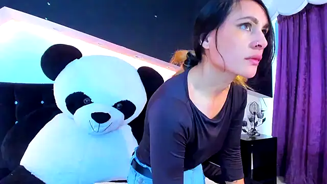 Snapshot of Coral_Gibson chatting on 02.13.25 Coral Gibson online show from 02.13.25