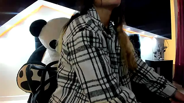 Snapshot of Coral_Gibson chatting on 02.14.25 Coral Gibson online show from 02.14.25