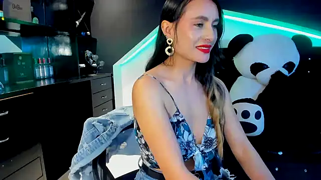 Snapshot of Coral_Gibson chatting on 03.07.25 Coral Gibson online show from 03.07.25