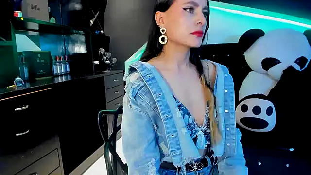 Snapshot of Coral_Gibson chatting on 03.07.25 Coral Gibson online show from 03.07.25