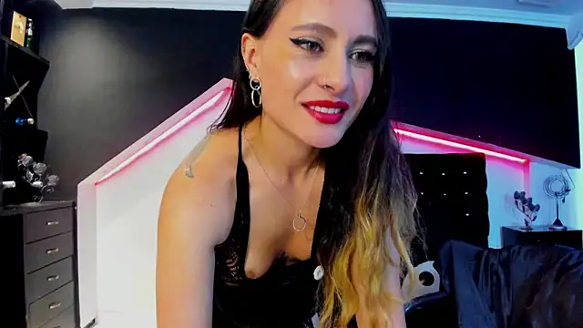 Snapshot of Coral_Gibson chatting on 03.18.25 Coral Gibson online show from 03.18.25