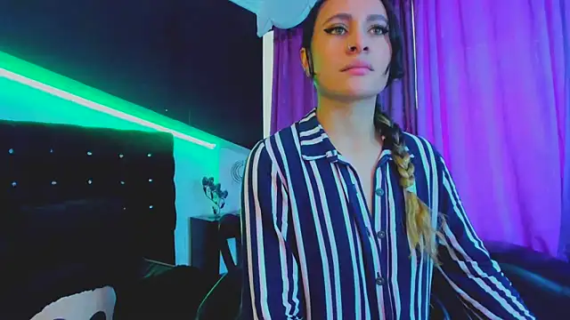 Snapshot of Coral_Gibson chatting on 03.20.25 Coral Gibson online show from 03.20.25