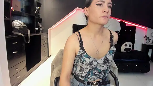 Snapshot of Coral_Gibson chatting on 09.11.25 Coral Gibson online show from 09.11.25