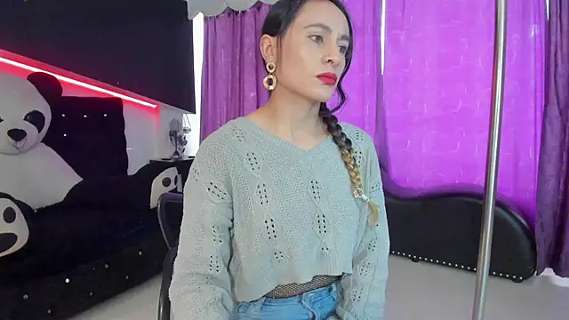 Snapshot of Coral_Gibson chatting on 09.17.25 Coral Gibson online show from 09.17.25