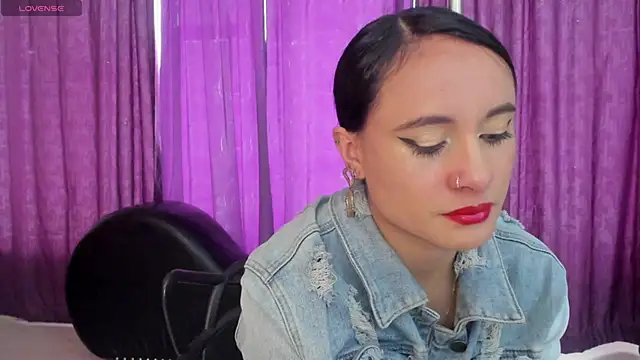 Snapshot of Coral_Gibson chatting on 10.07.25 Coral Gibson online show from 10.07.25