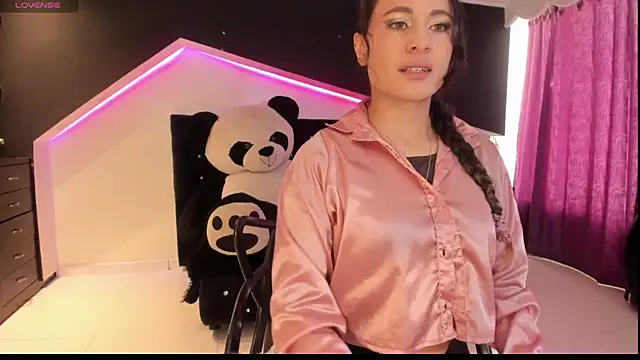 Snapshot of Coral_Gibson chatting on 12.14.25 Coral Gibson online show from 12.14.25