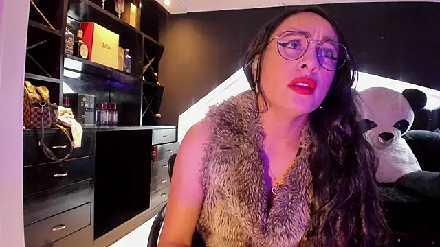 Coral Gibson online show from 06.27.26