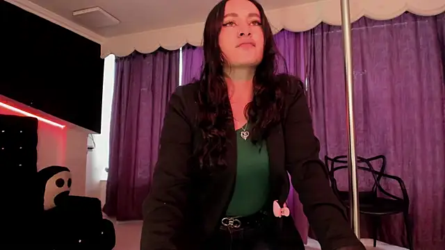 Coral Gibson online show from 07.31.26