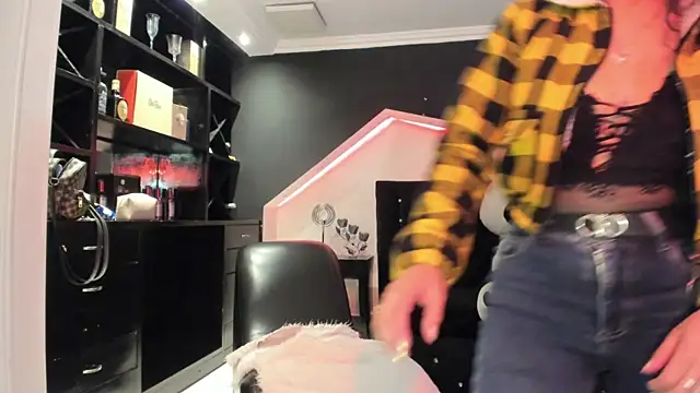 Coral Gibson online show from 08.03.26